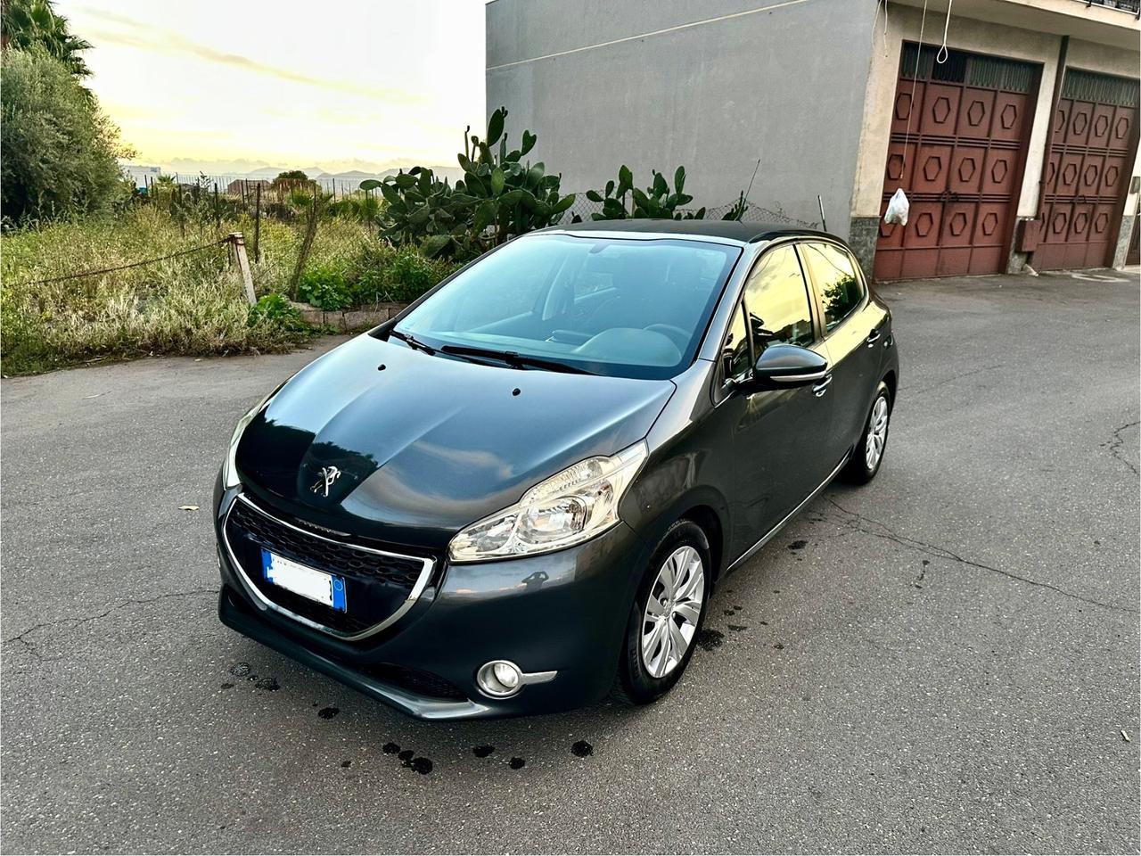 Peugeot 208 1.4 HDi 68 CV 5 porte Allure