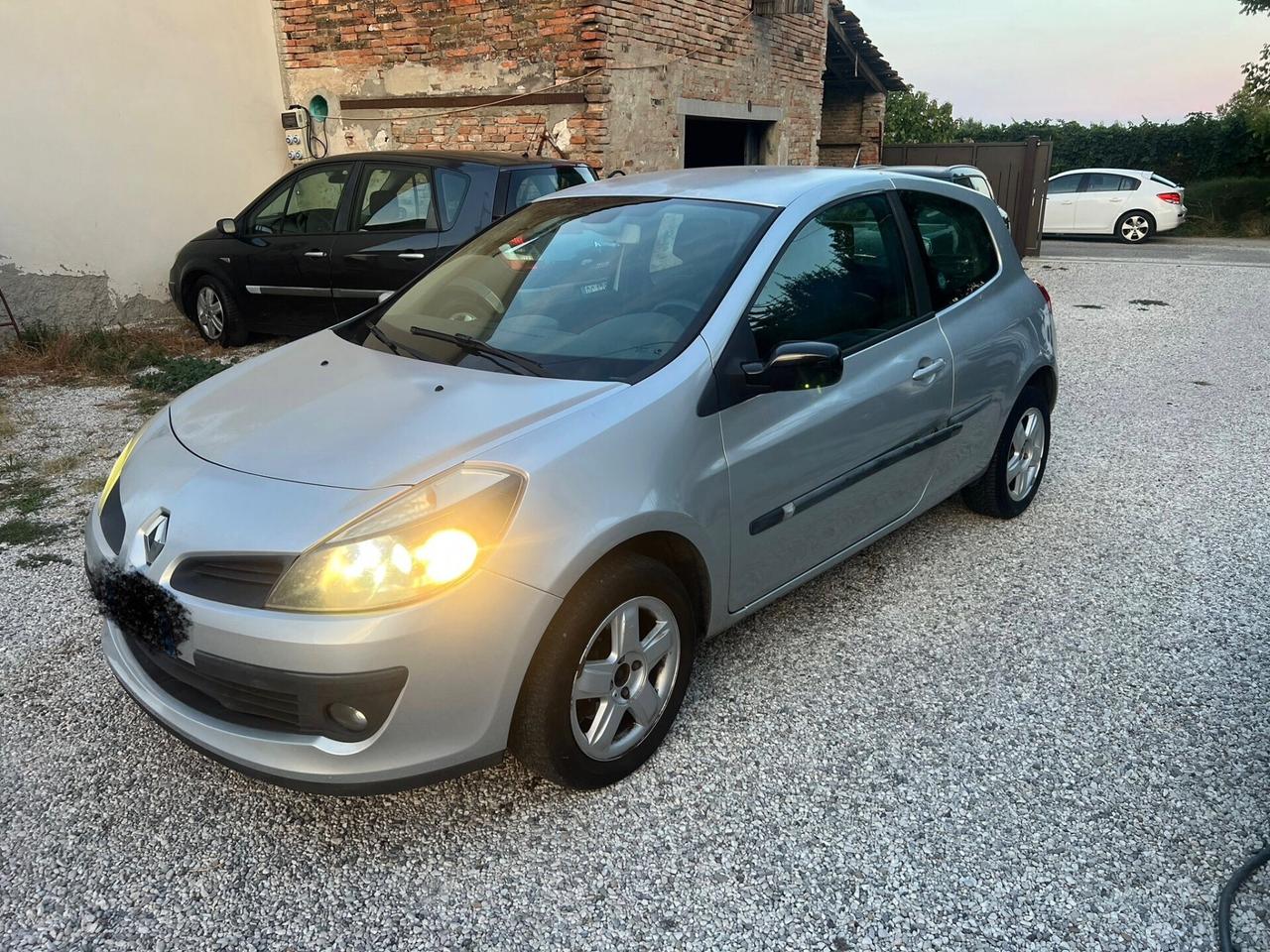 Renault Clio 1.2 16V 3 porte Luxe