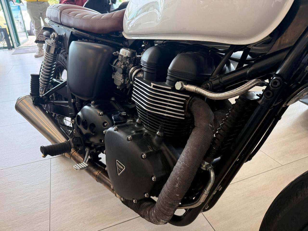 Triumph Bonneville 800 cafe racer carburatore