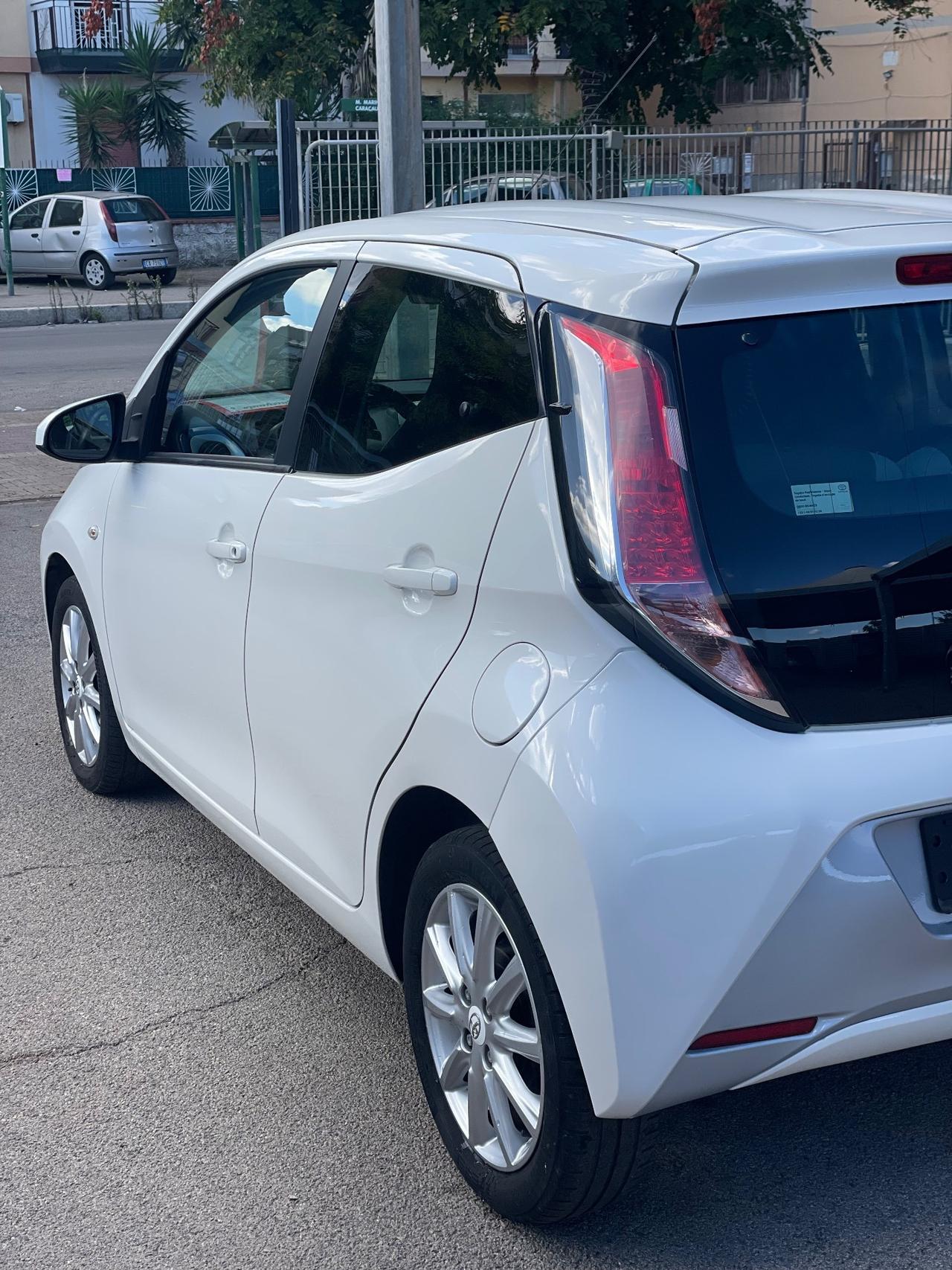 Toyota Aygo 1.0 VVT-i 69 CV 5 porte x-cool