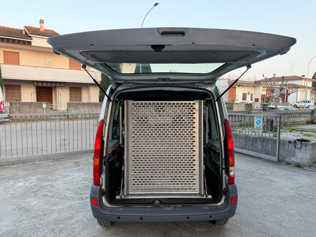 Renault Kangoo 4p. Autocarro 1.2 PEDANA DISABILE