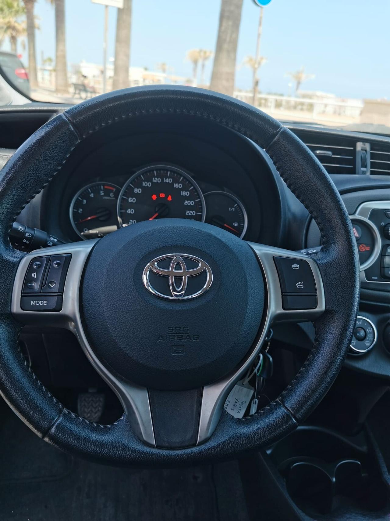 Toyota Yaris 1.4 D-4D 5 porte Lounge 2012