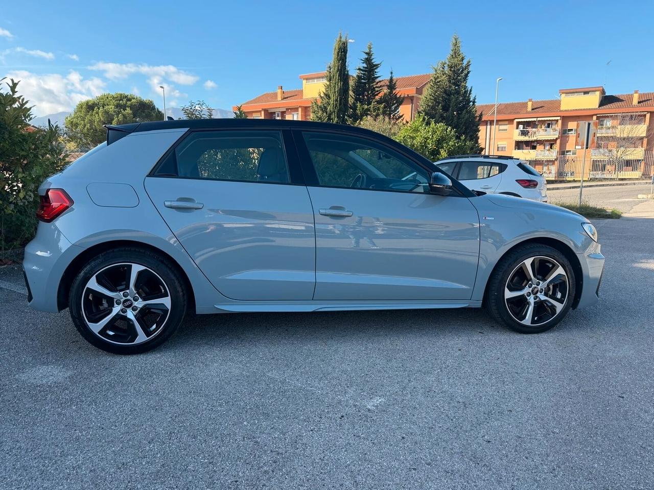 AUDI A1/SPB 30 TFSI/S LINE/ CERCHI 17/ B COLORE/XENO LED/TEL POST/VOL SPORTIVO/VETRI PRIVACY!!