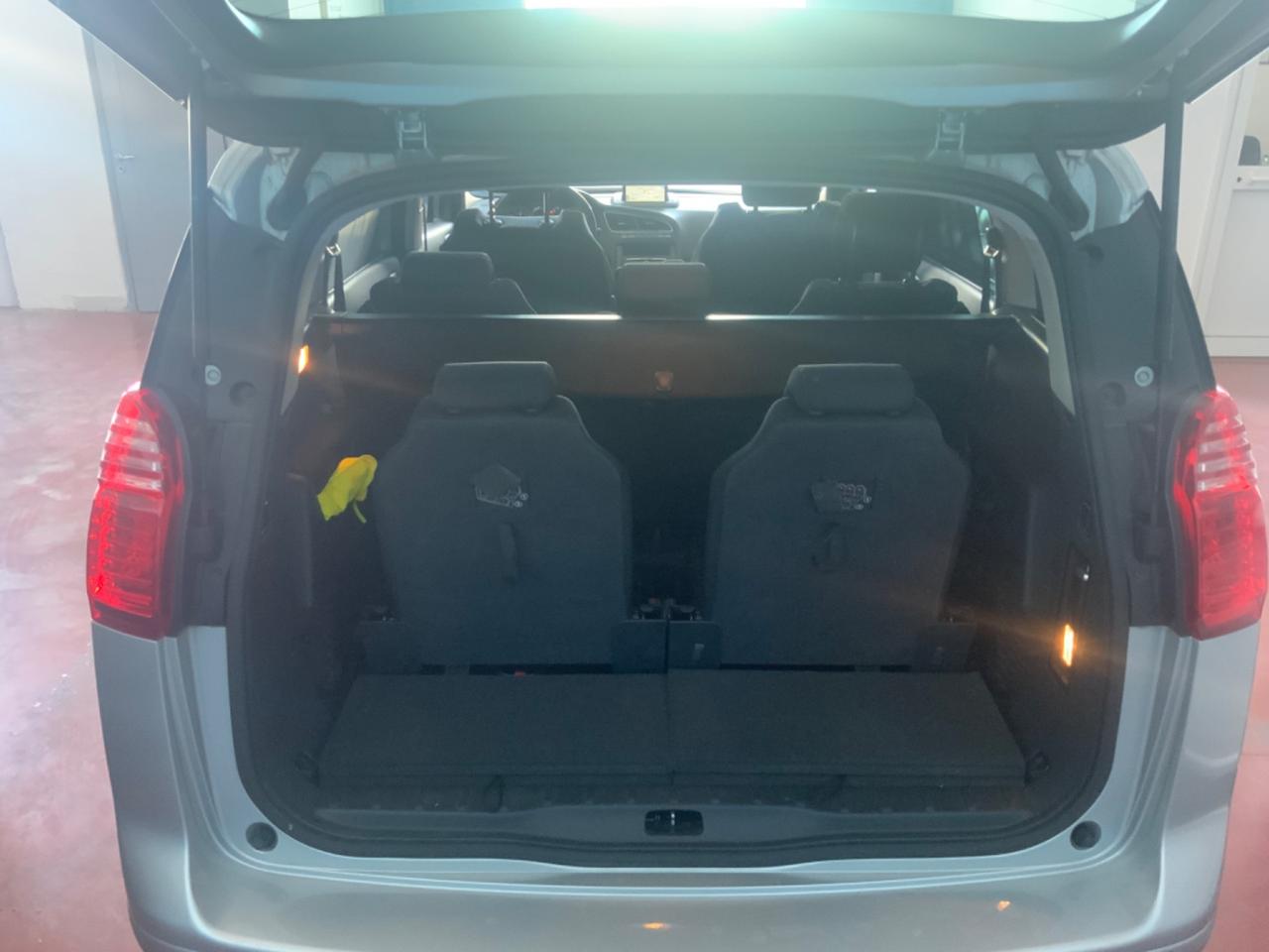 Peugeot 5008 2.0 HDi 150CV Féline