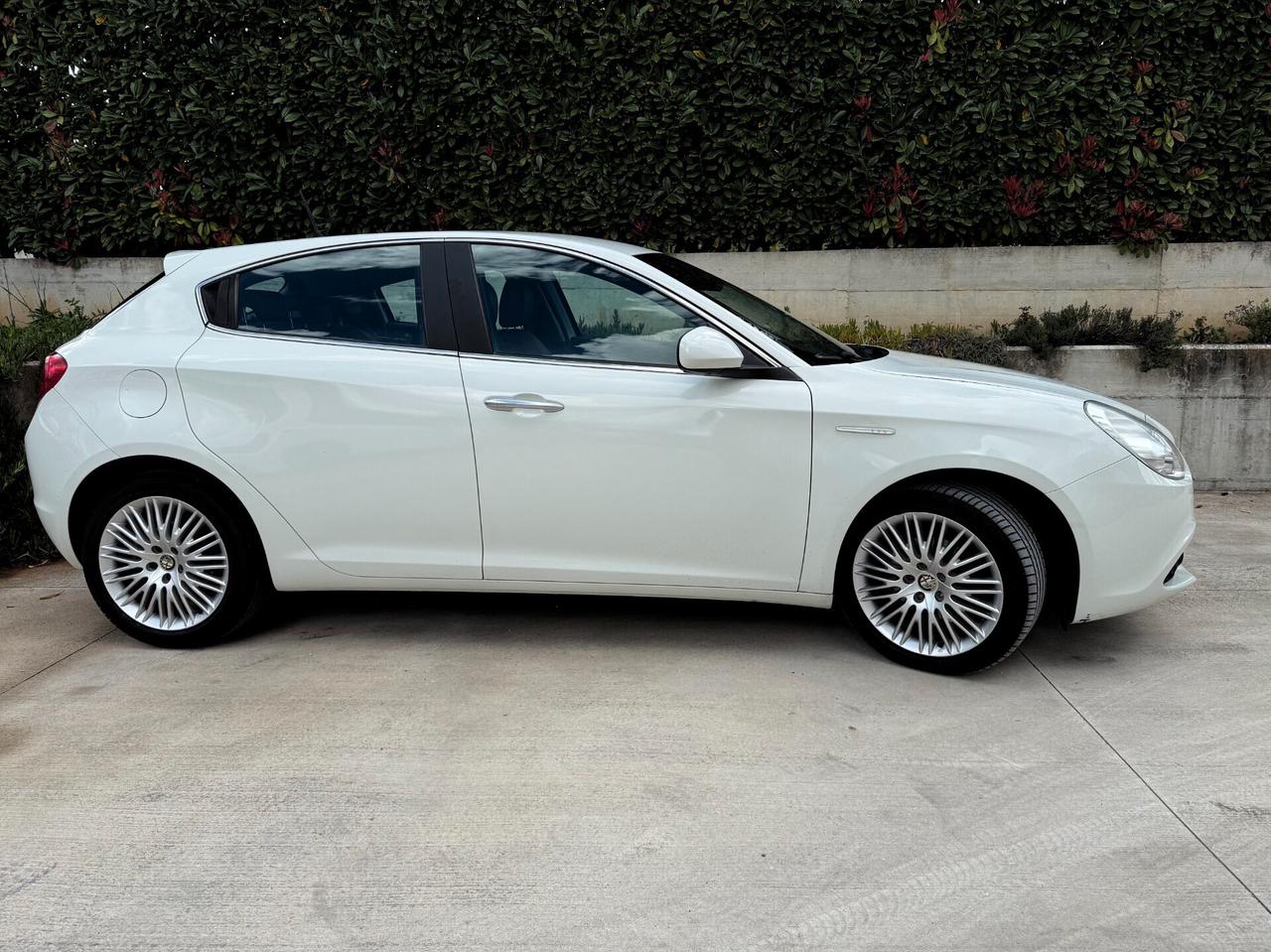 Alfa Giulietta 1.6 JTDm Exclusive 105 CV Si neopatentati