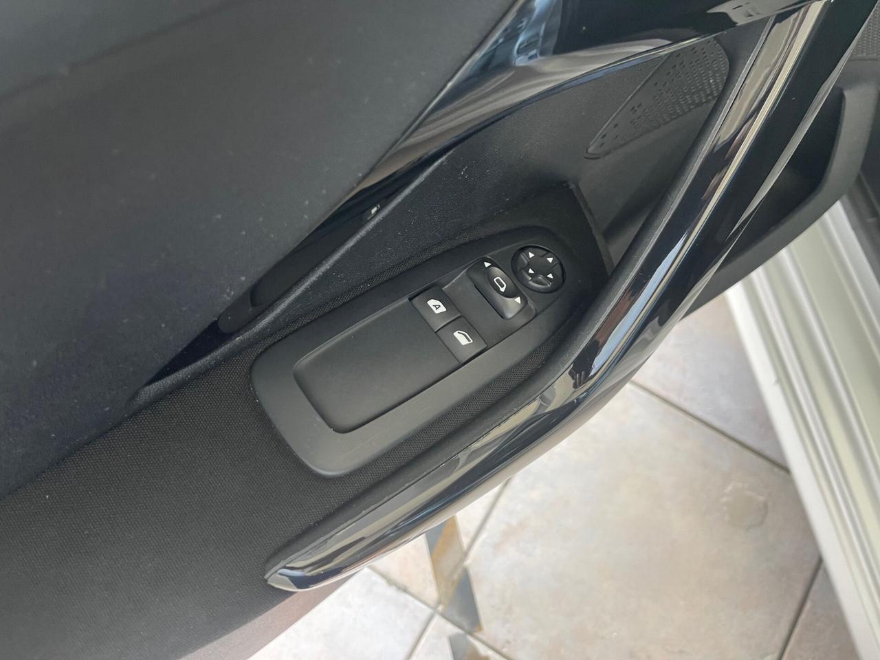 Peugeot 208 PureTech 82 5p. GPL Allure