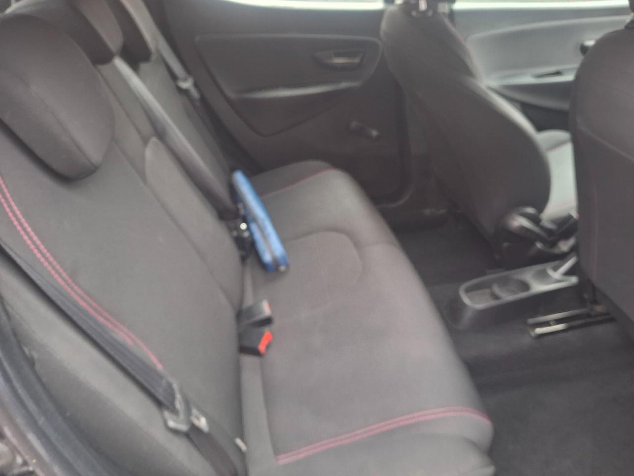 Lancia Ypsilon 1.2 69 CV 5 porte GPL Ecochic Silver neopatentati