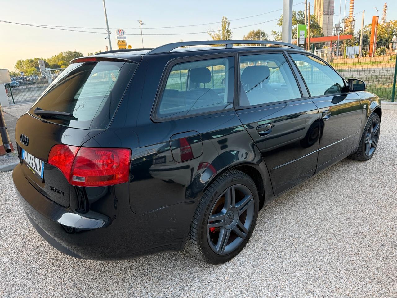 Audi A4 2.0 16V TDI Avant TOTAL BLACK