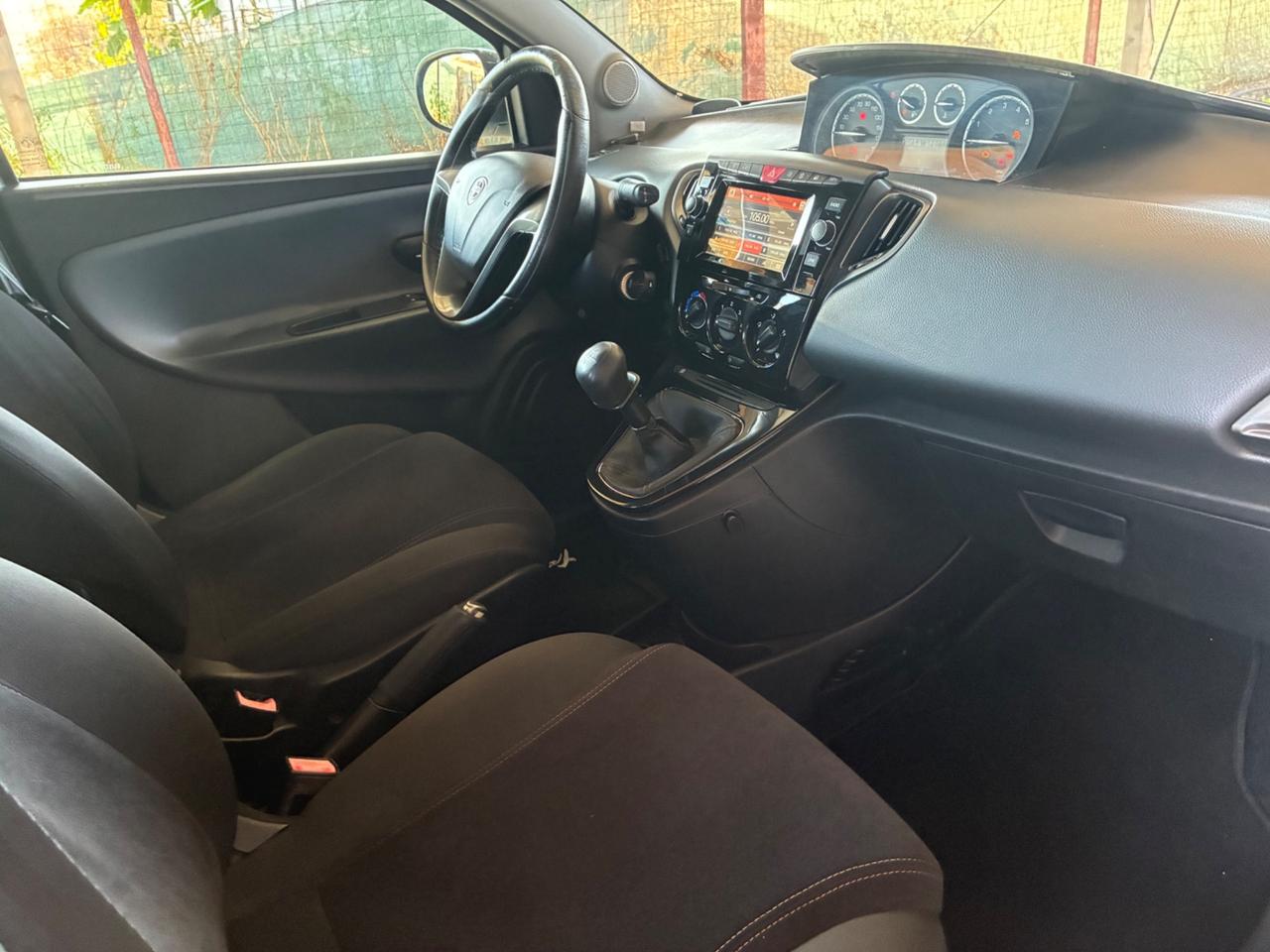 Lancia Ypsilon 1.2 69 CV Platinum
