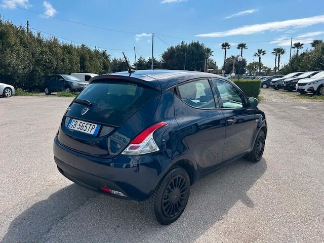 Lancia Ypsilon 1.2 69 CV 5 porte GPL Ecochic Silver OK PATENTATI