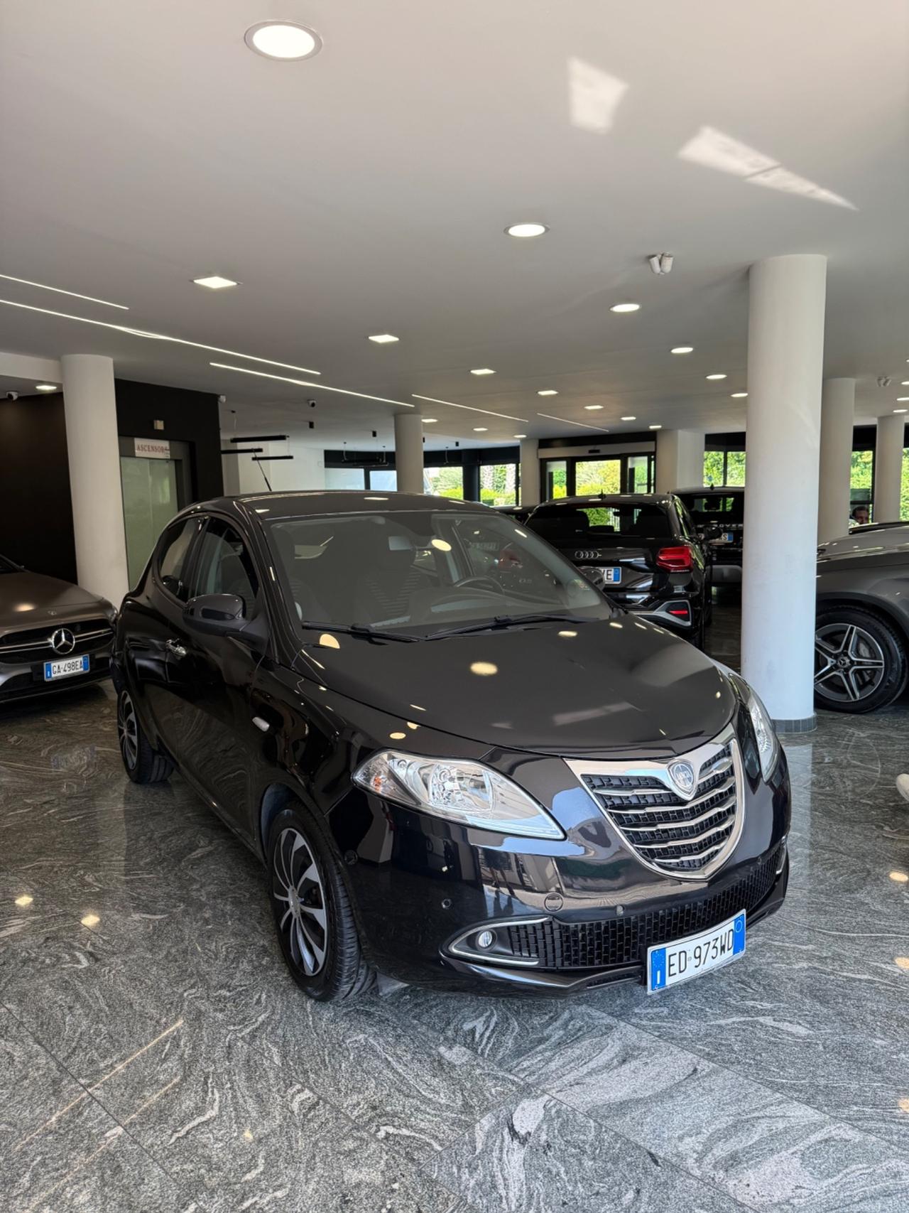 Lancia Ypsilon 0.9 TwinAir 85 CV 5 porte S&S Gold
