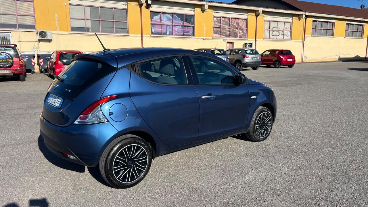 Lancia Ypsilon 1.0 FireFly 5 porte S&S Hybrid Alberta Ferretti