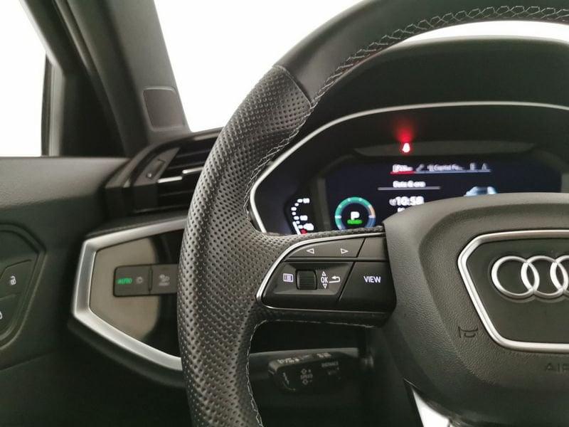 Audi Q3 45 1.4 tfsi e Identity Black s-tronic