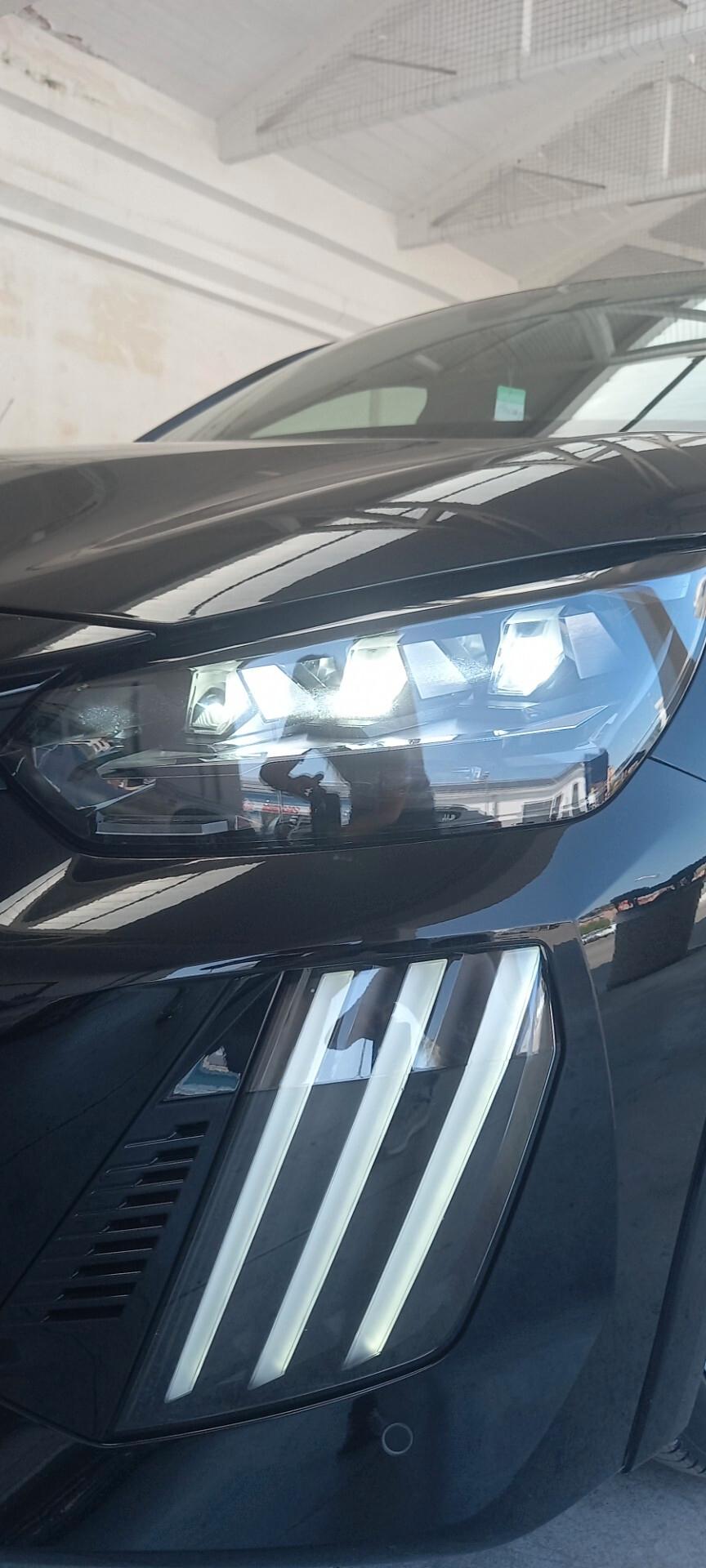 Peugeot 208 GT 1.2 turbo 100cv total balck