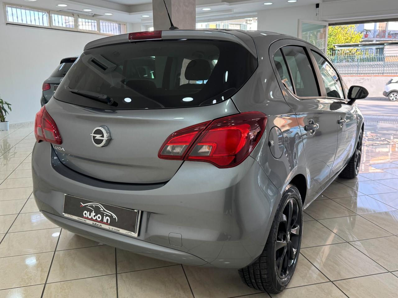 Opel Corsa 1.4 75cv 5 porte Black Edition