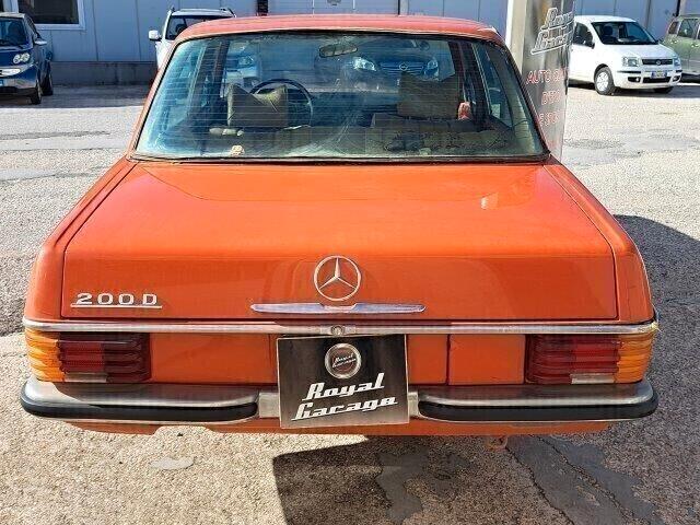 MERCEDES W115 \8 200D - RESTAURO DA ULTIMARE