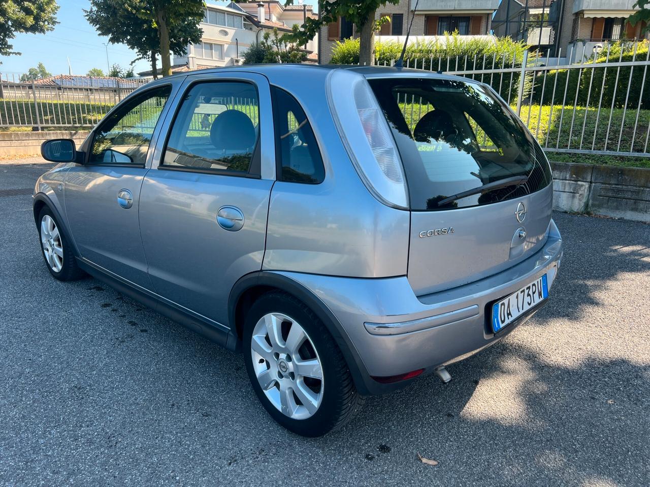 Opel Corsa 1.0i 12V cat 5 porte adatta a neopatentati