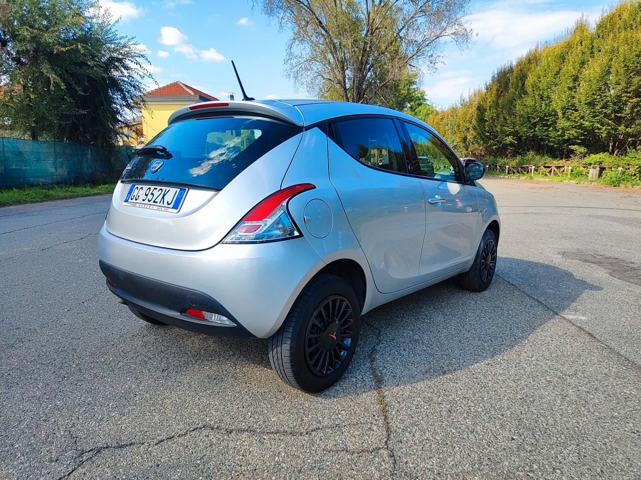 Lancia Ypsilon benzina metano