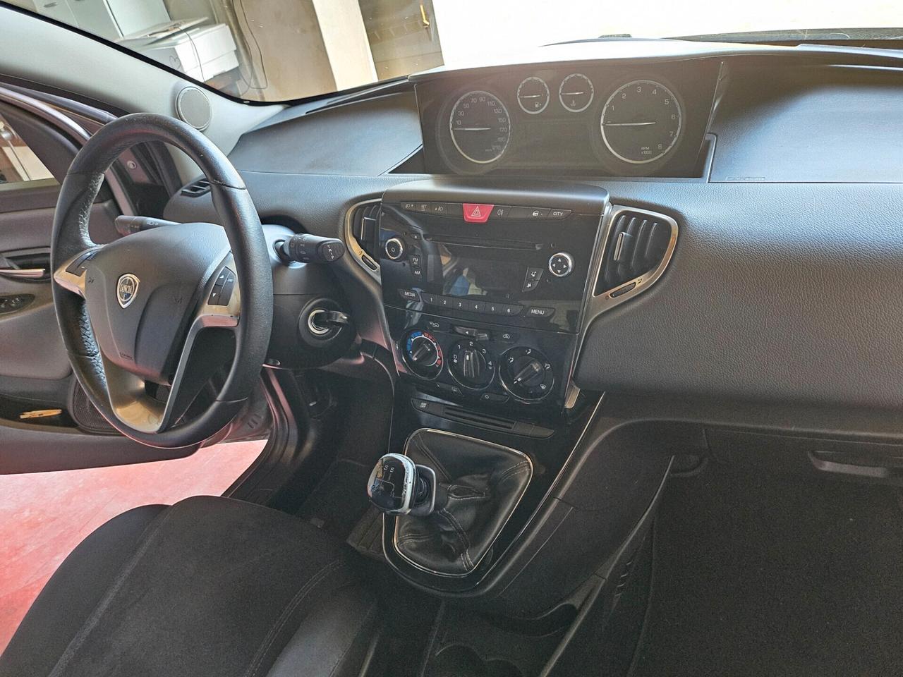 Lancia Ypsilon 1.2 69 CV 5 porte Gold
