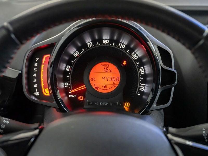 Toyota Aygo Connect 1.0 VVT-i 72 CV 5 porte x-wave orange