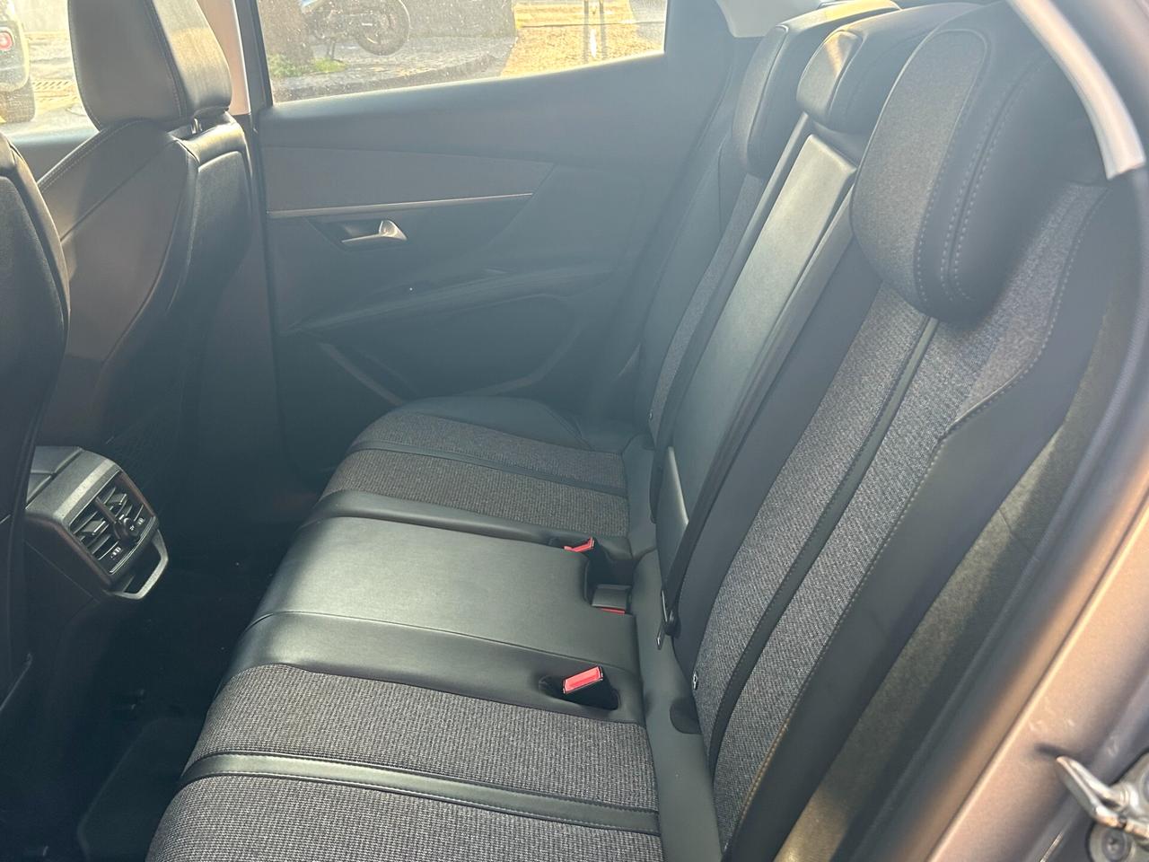 Peugeot 3008 BlueHDi S&S EAT8 Allure