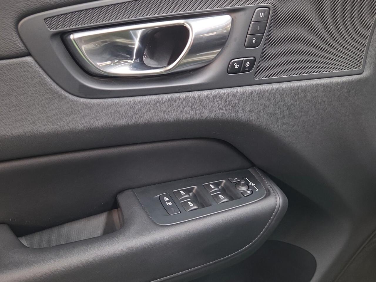 Volvo XC60 B4 (d) AWD automatico Plus Bright