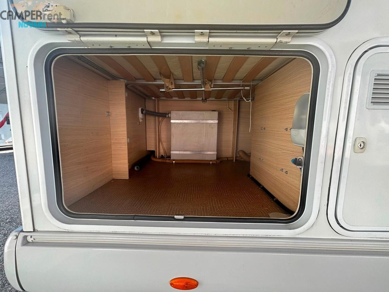 ROLLER TEAM GRANDUCA 255 P - SEMINTEGRALE CON LETTO ALLA FRANCESE ED AMPIO GARAGE (foro 92 x 61)