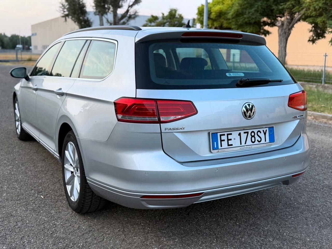 Volkswagen Passat 1.6 TDI DSG AUTOMATICO BlueMotion