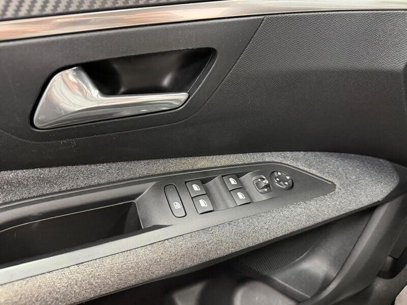 Peugeot 3008 PureTech Turbo 130 EAT8 S&S Active Pack