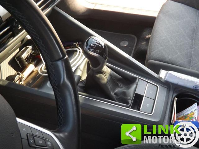 VOLKSWAGEN Golf 2.0 TDI 115 CV SCR Life in ordine di meccanica