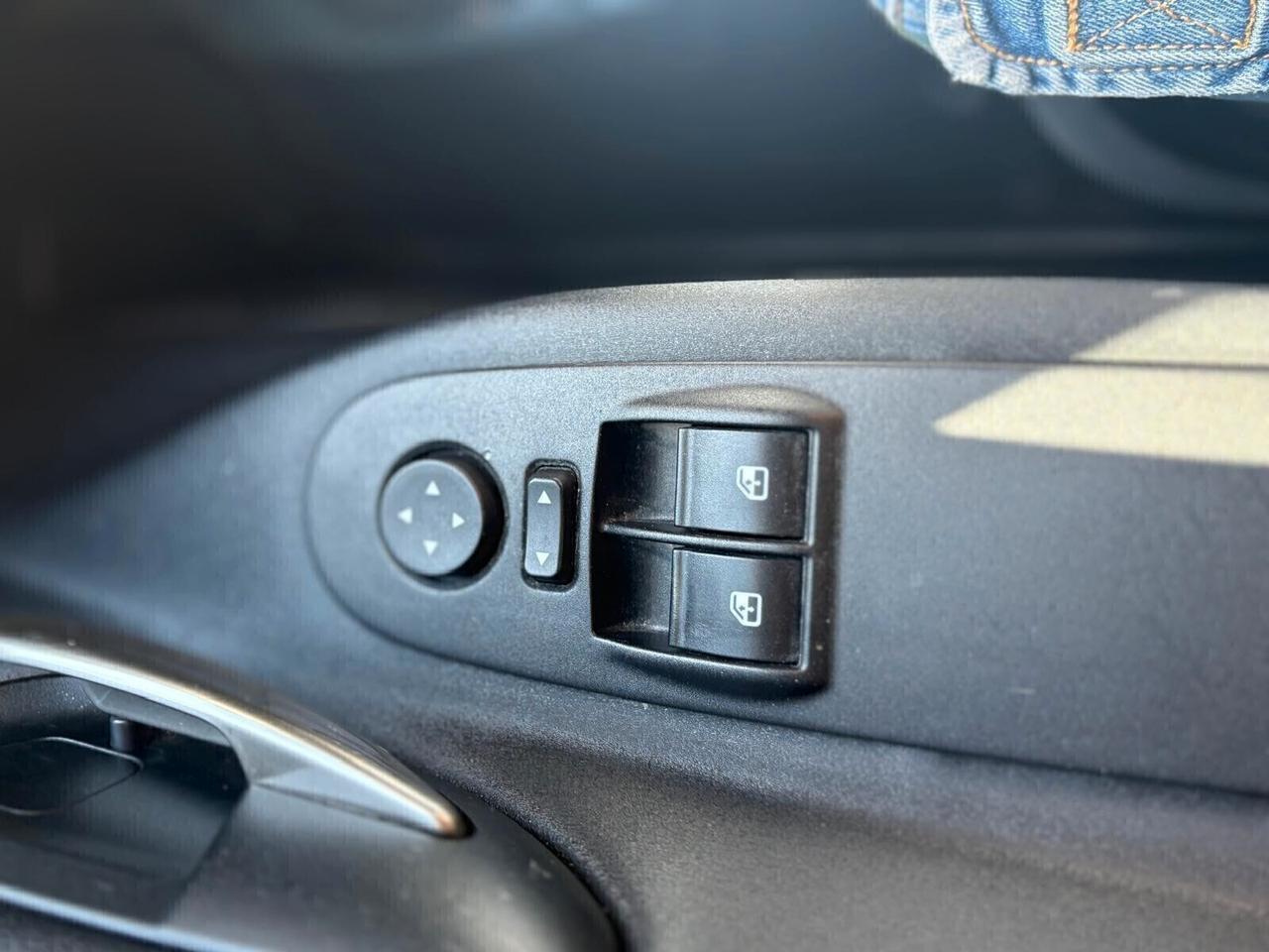 Lancia Ypsilon 1.2 69 CV neopatentati