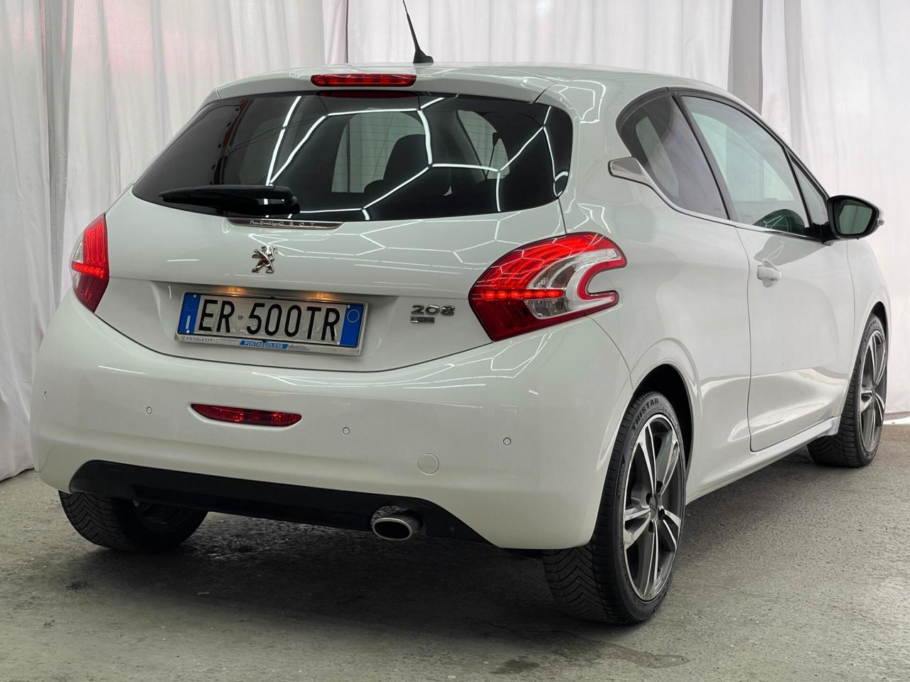 Peugeot 208 1.6 e-HDi 92 CV Stop&Start 3 porte Allure FINANZIABILE SENZA BUSTA PRONTA CONSEGNA