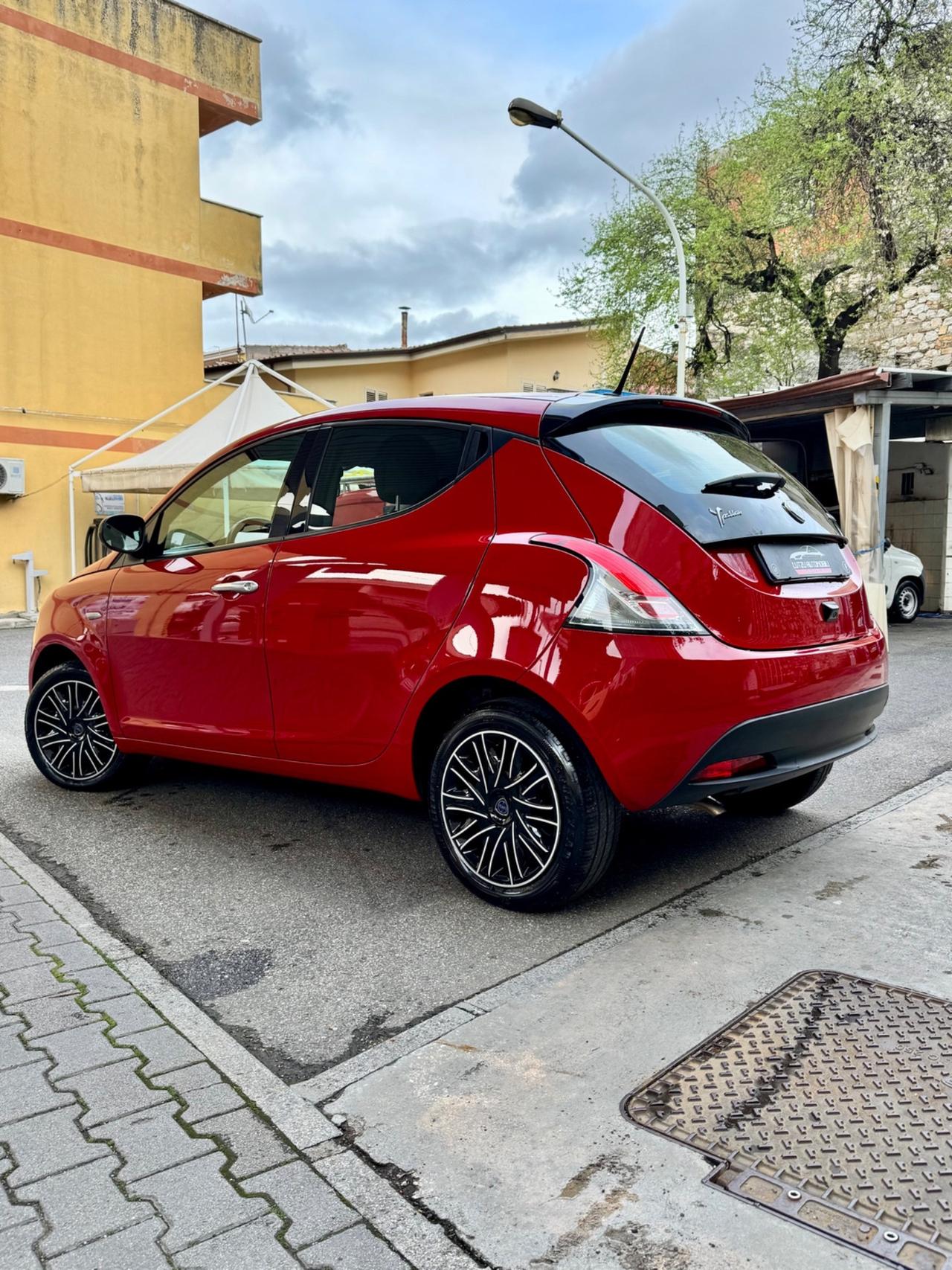 Lancia Ypsilon 1.0 FireFly 5 porte S&S Hybrid Gold Plus