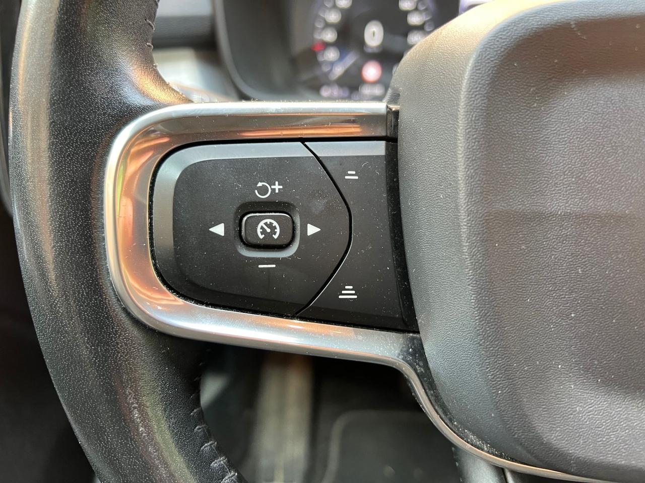 Volvo XC40 Business Plus D3 #12032