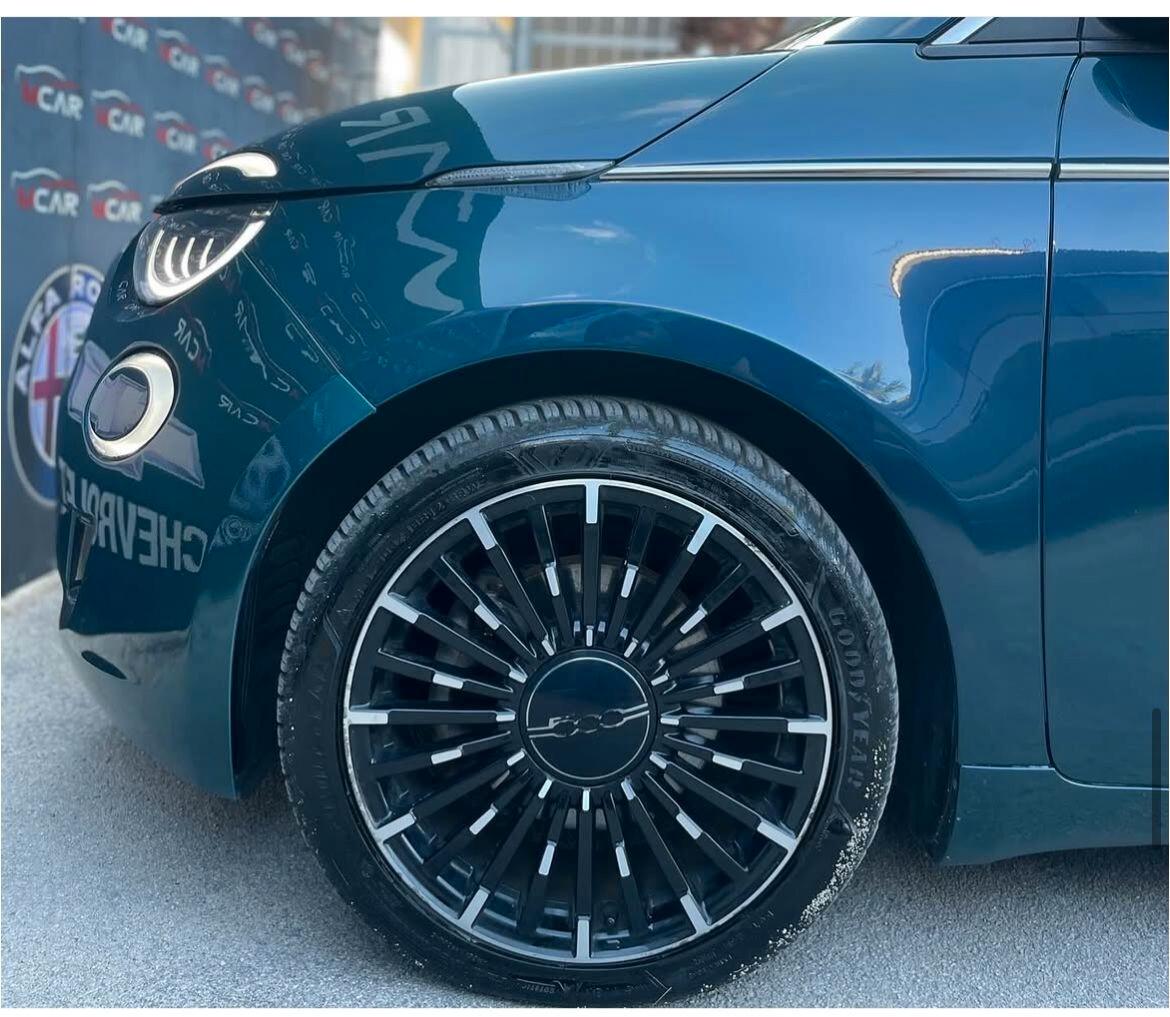 Fiat 500 500e Berlina 42 kWh La Prima