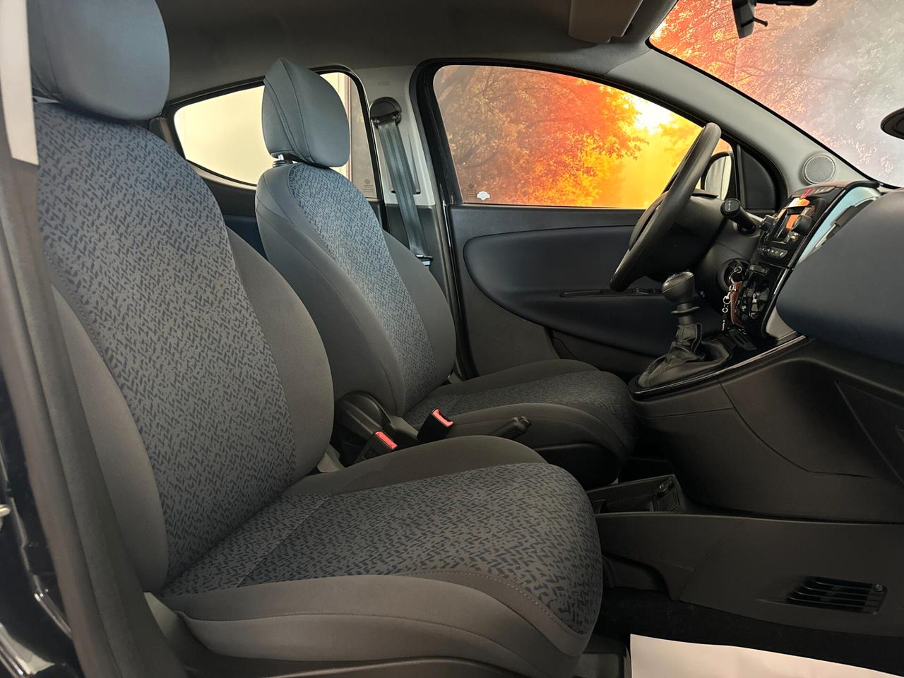 LANCIA YPSILON 1.0 FIREFLY 70CV HYBRID ORO 2024
