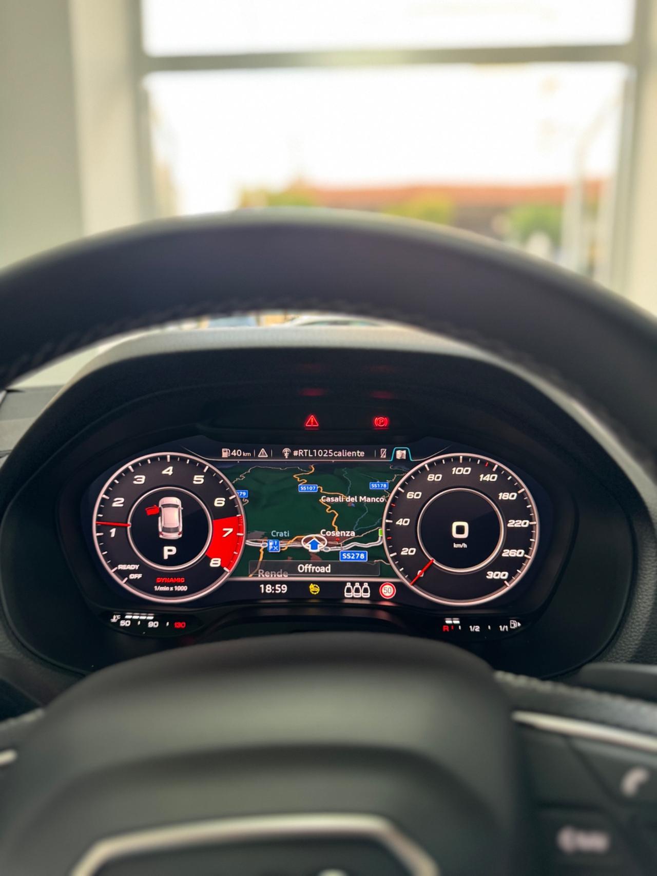 Audi Q2 SQ2 TFSI quattro S tronic sport attitude