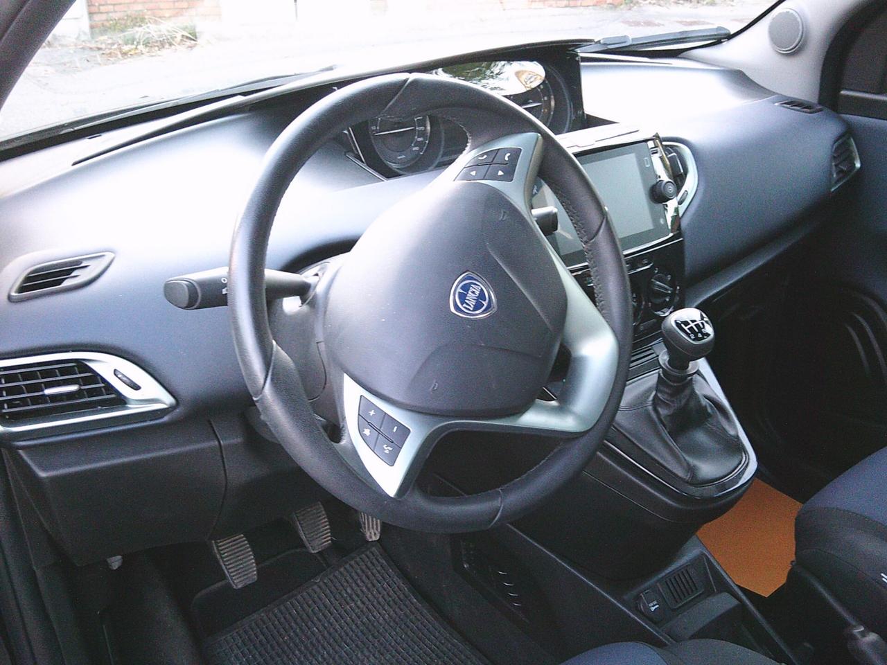 Lancia Ypsilon 1.0 FireFly 5 porte S&S Hybrid Gold Plus