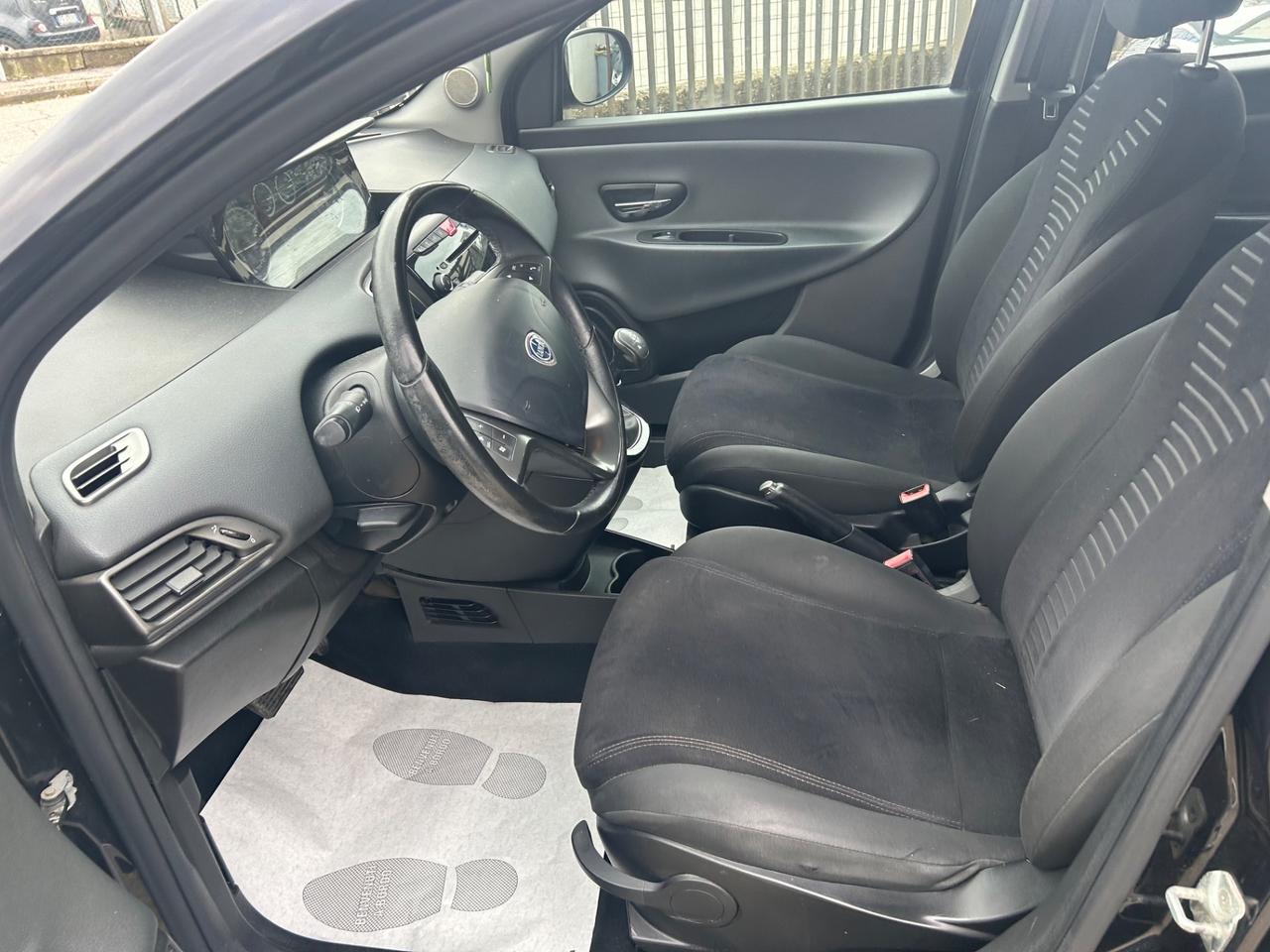 Lancia Ypsilon 0.9 TwinAir 85 CV 5 porte S&S DFN Gold