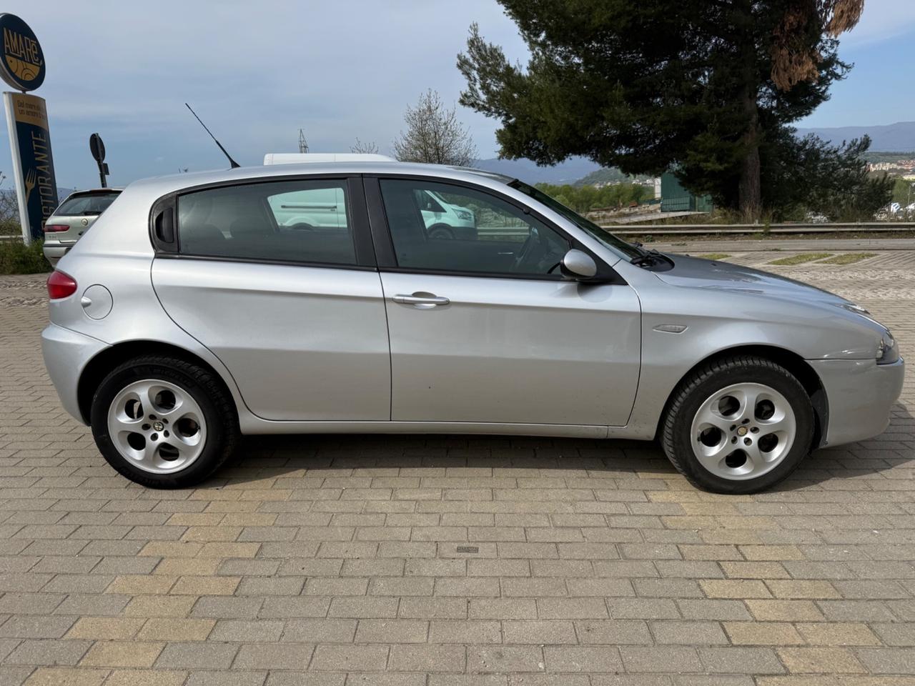 Alfa Romeo 147 1.9 JTD (120)