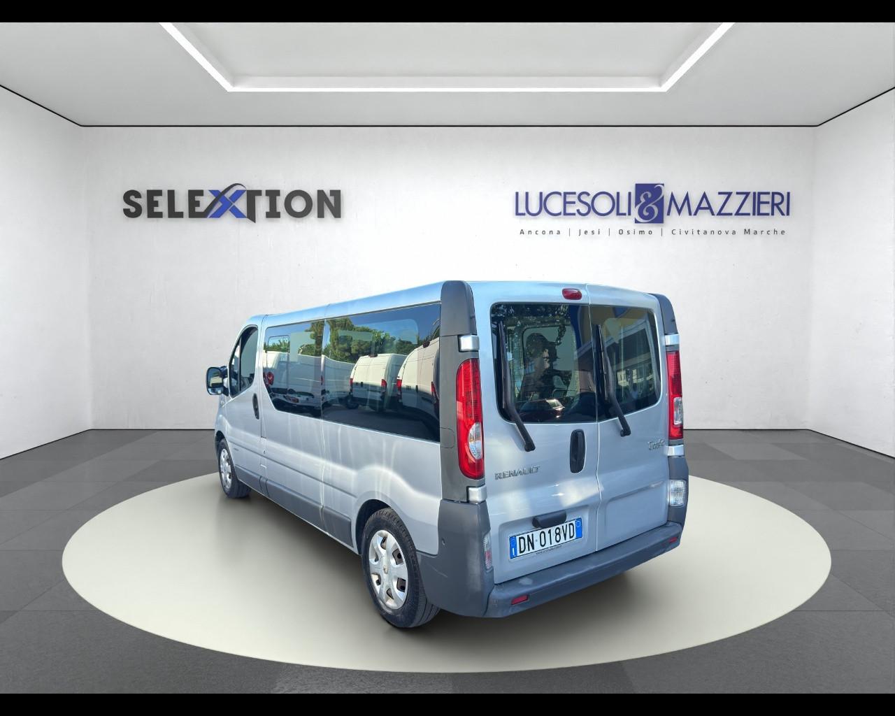 RENAULT Trafic 3ª serie - Trafic T29 2.0 dCi/115 PL-TN Passenger Pack