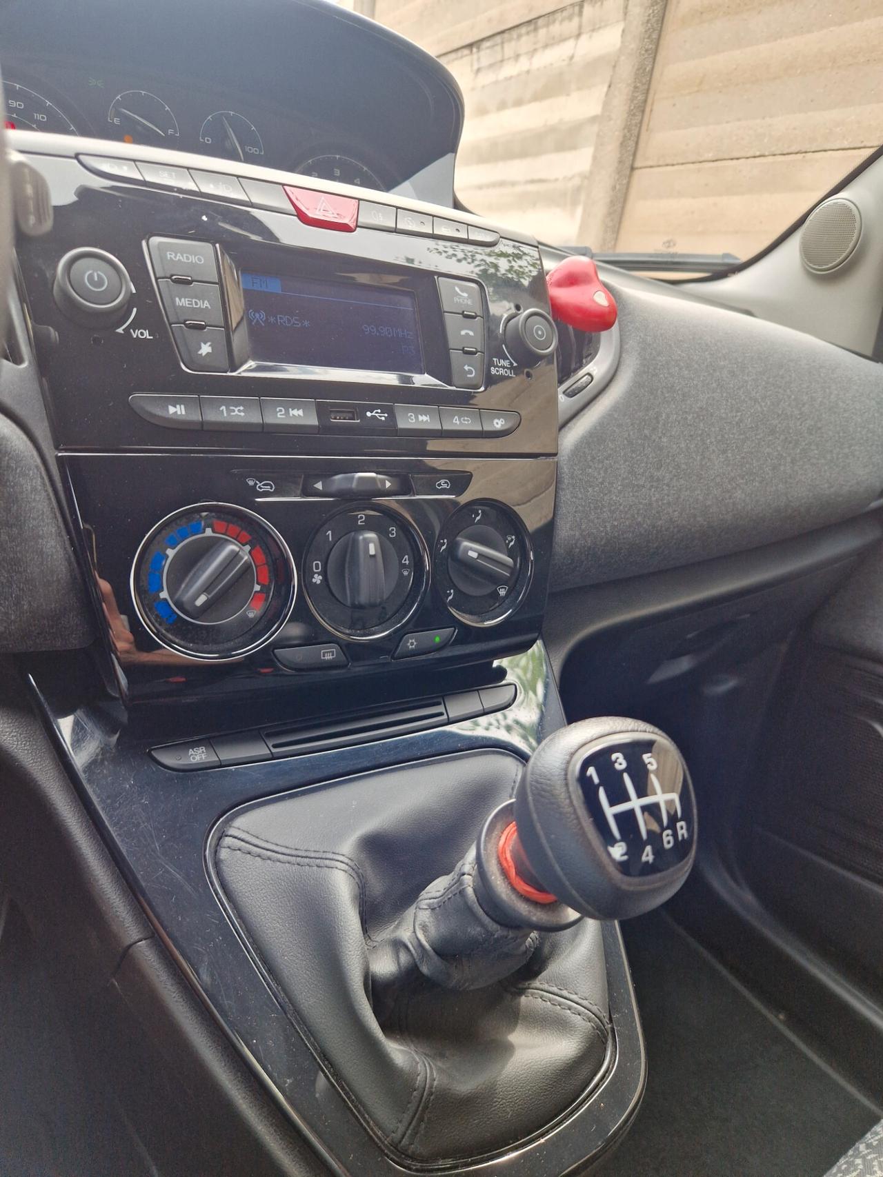 Lancia Ypsilon 1.0 Hybrid - 2023