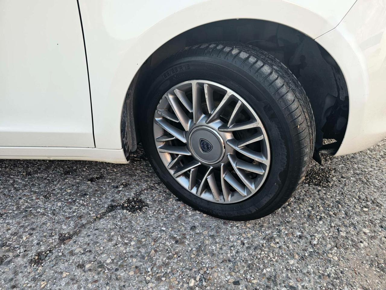 Lancia Ypsilon 0.9 TwinAir 85 CV 5 porte S&S Platinum