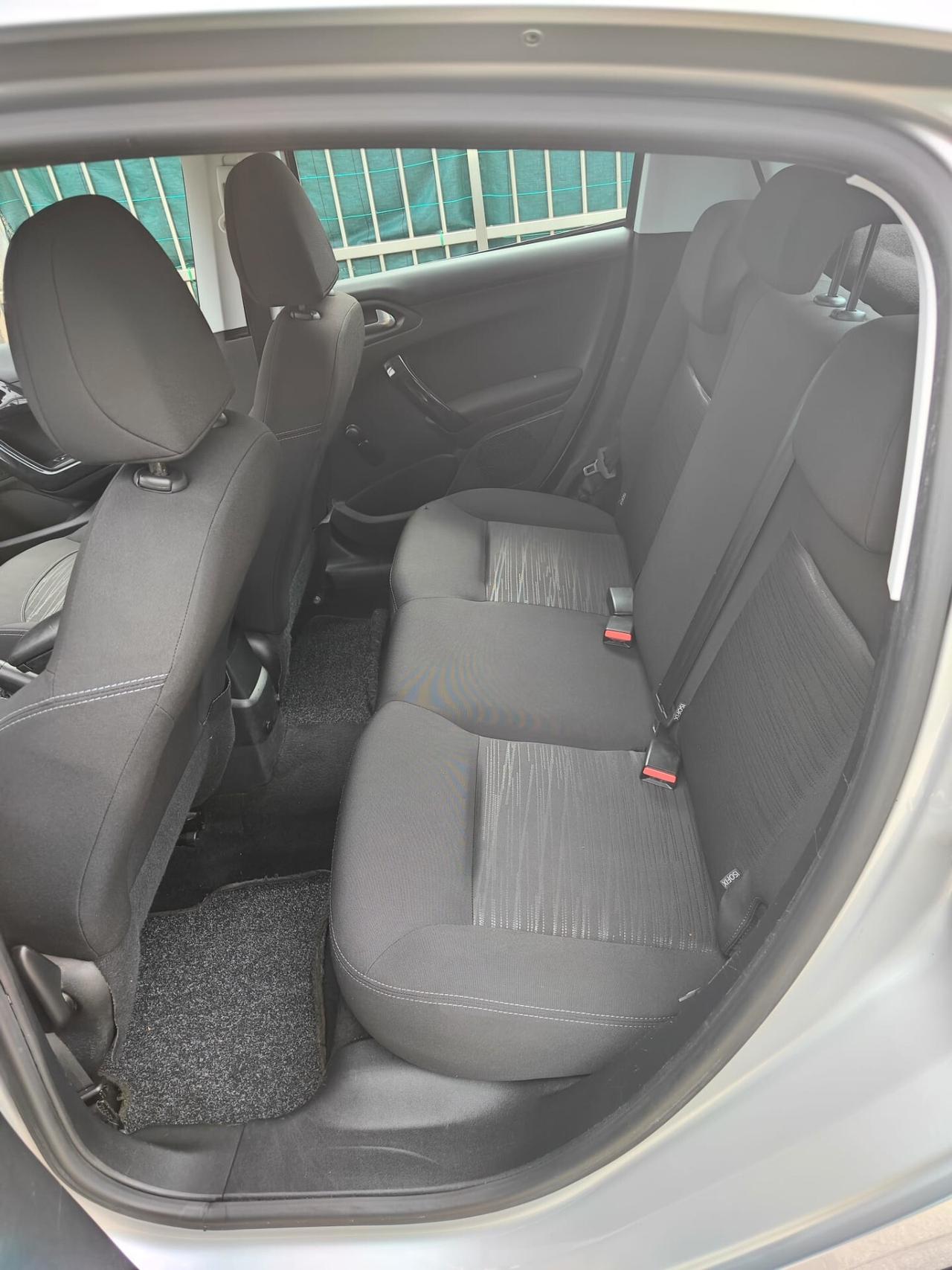Peugeot 208 benzina