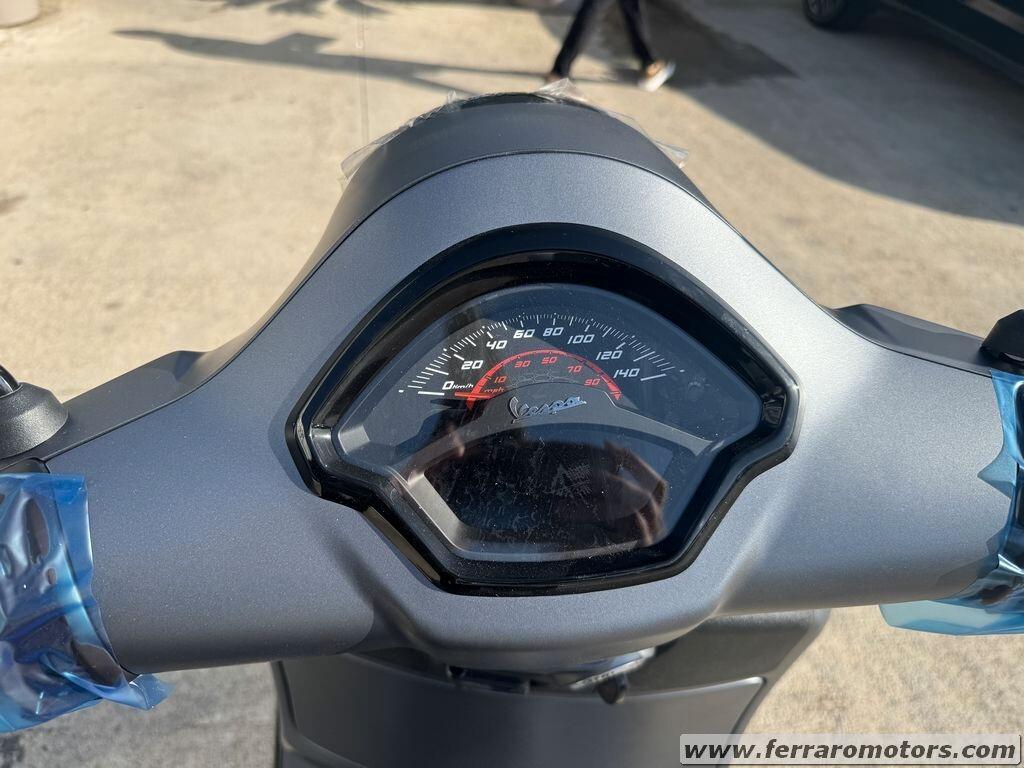 VESPA GTS SUPER SPORT NUOVA PRONTA CONSEGNA