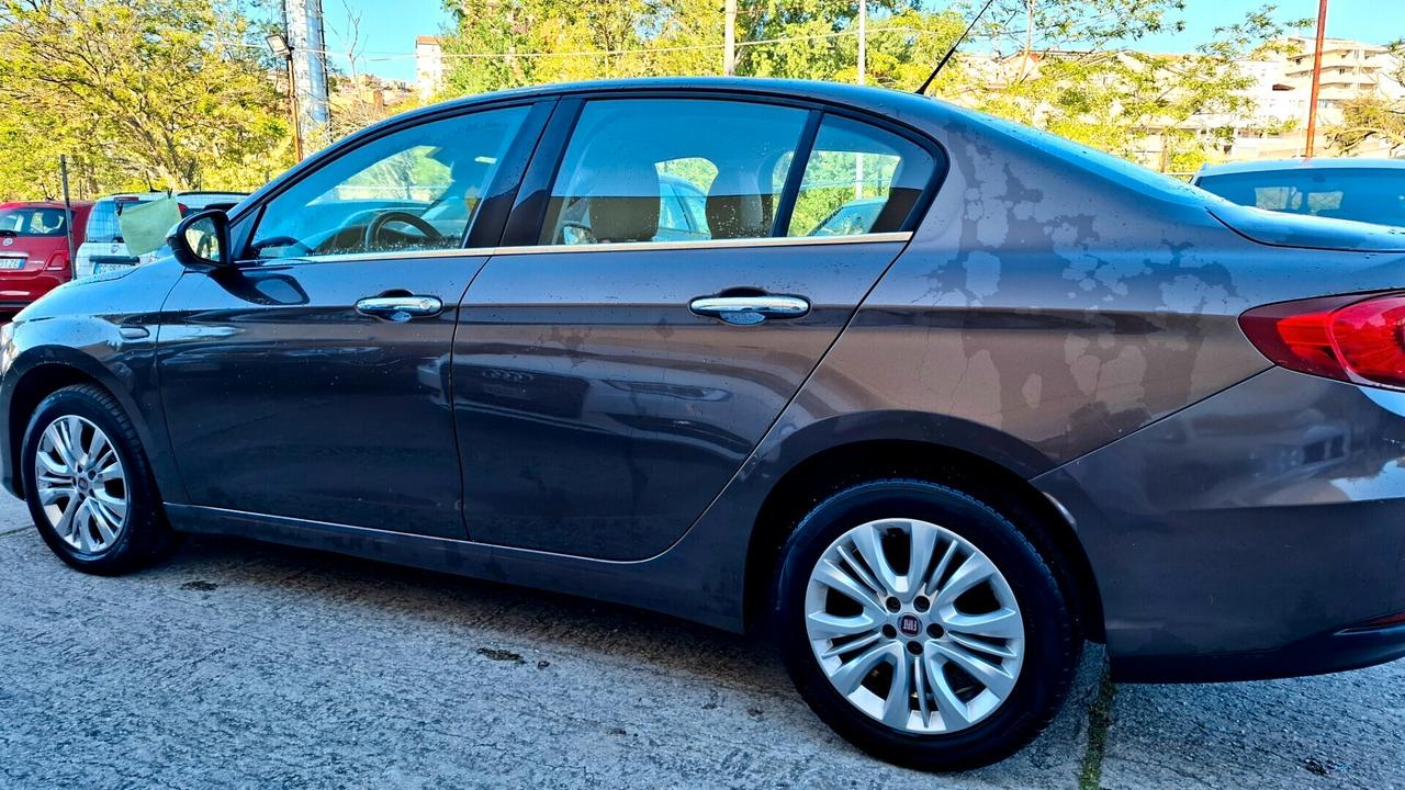 FIAT Tipo berlina mjet