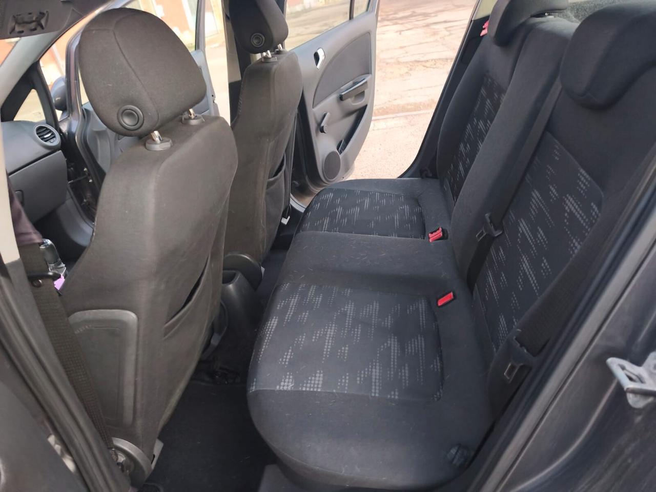 Opel Corsa 2011---1.2 Benzina Neopatentati