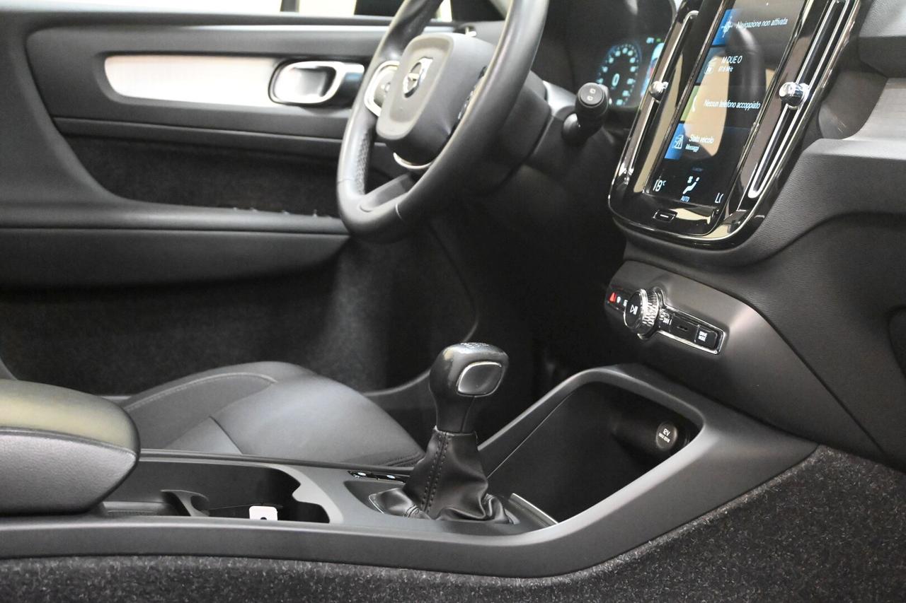 VOLVO XC40 (2017-->) XC40 T2 Momentum