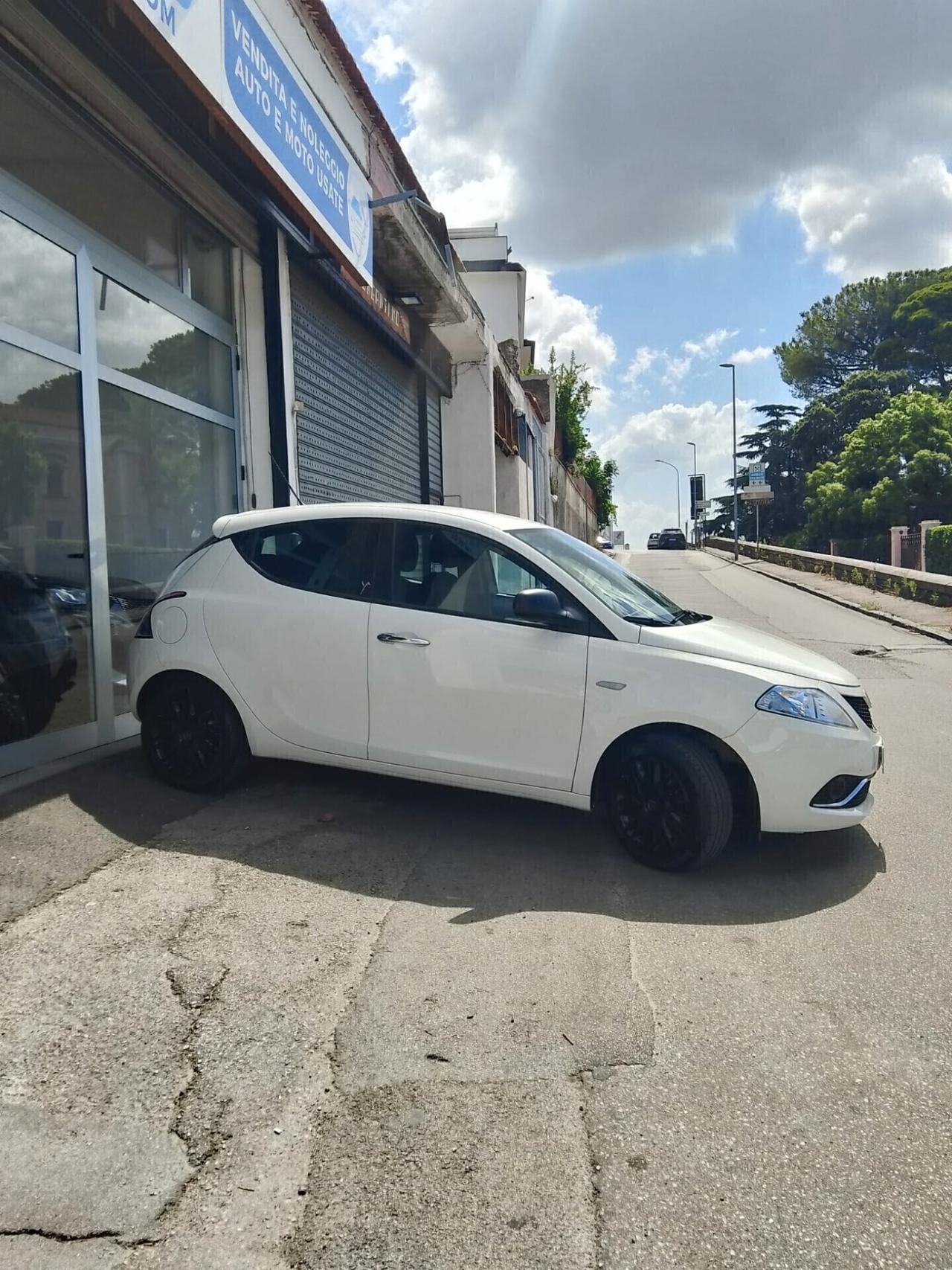 Lancia Ypsilon 1.2 69 CV 5 porte Platinum