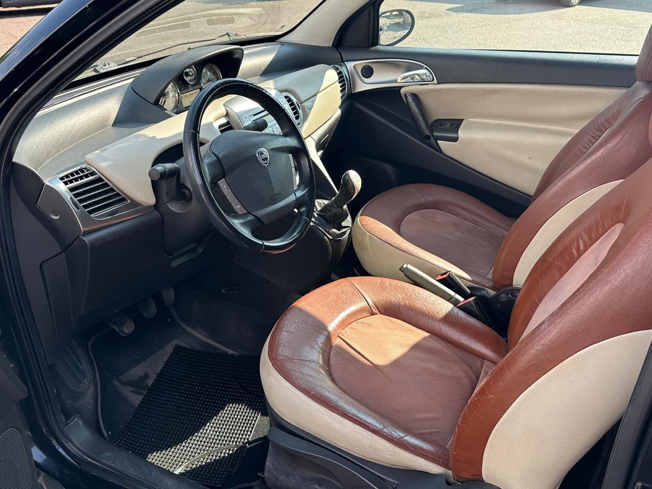 Lancia Ypsilon 1.3 MJT 90 CV Oro